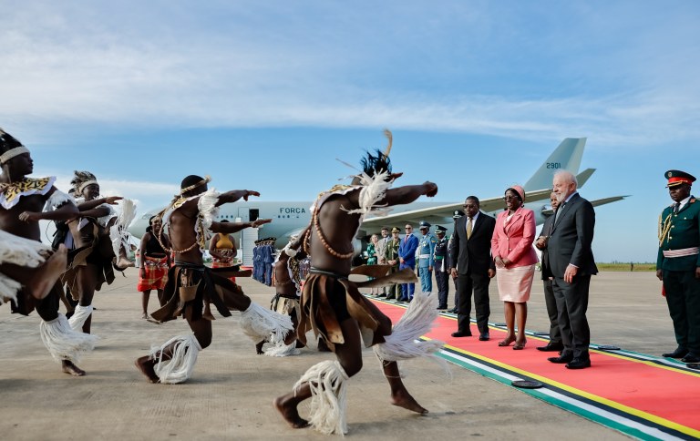 O presidente Luiz Inácio Lula da Silva chega a Maputo, Moçambique - 23/11/2025