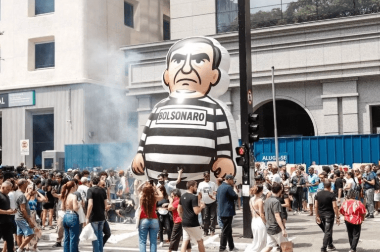Manifestação da UNE em São Paulo celebra prisão de Bolsonaro
