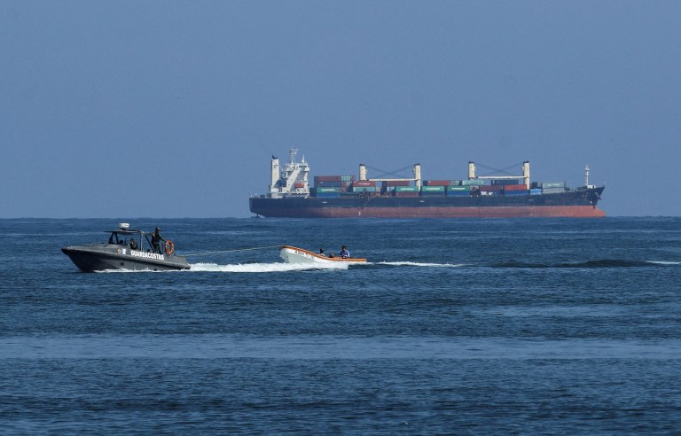 Embarcação da guarda costeira da Marinha venezuelana opera na costa do Caribe - 11/09/2025