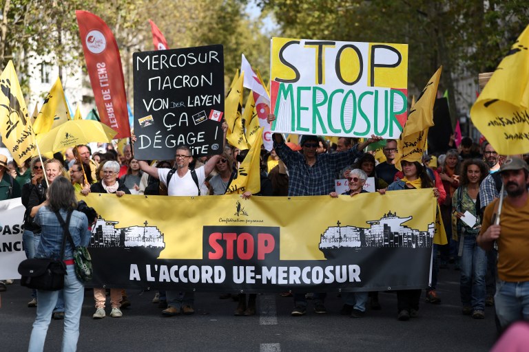 Protesto em Paris contra acordo Mercosul-UE - 14/10/2025