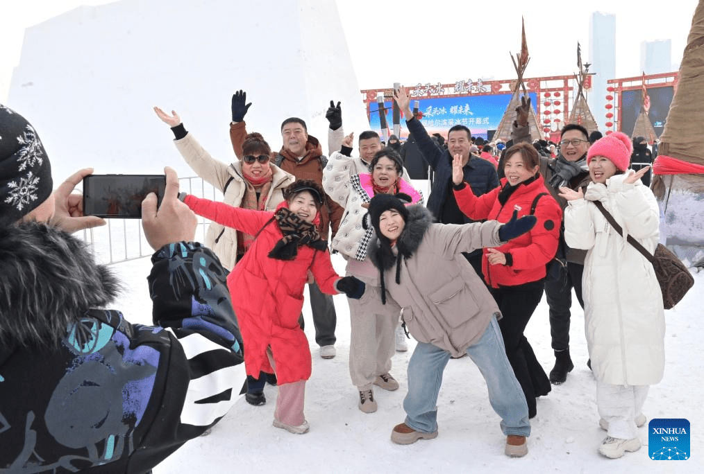 Festival de coleta de gelo começa em Harbin, na Província de Heilongjiang, nordeste da China