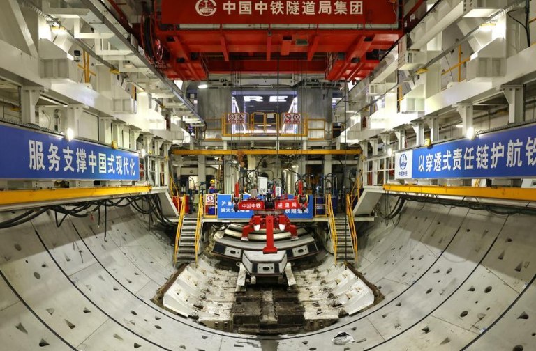 (Multimídia) Maior máquina de perfuração de túneis para trens de alta velocidade do mundo passa 10 mil metros abaixo do Rio Yangtze
