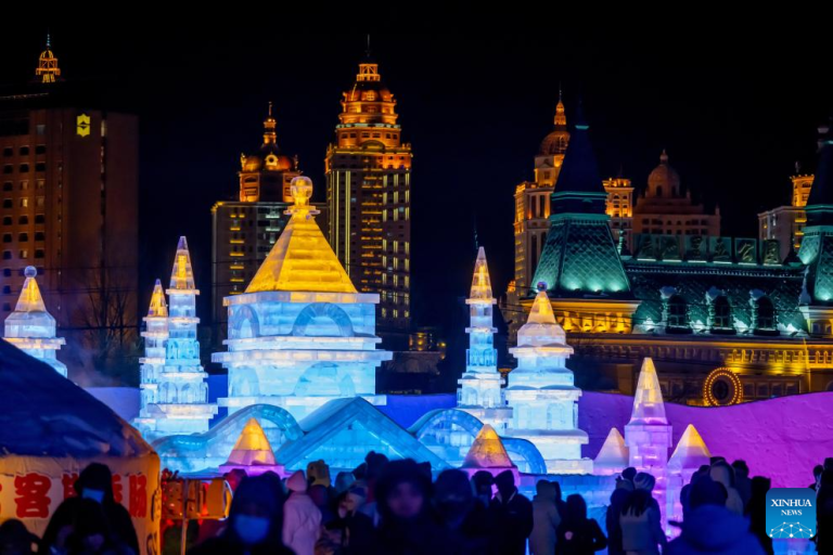 22º Festival Internacional de Gelo e Neve China-Rússia-Mongólia tem início em Manzhouli, no norte da China