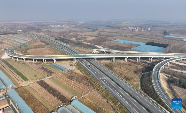 Com 75 km de extensão, nova via expressa liga Distrito de Meixian a Distrito de Taibai em Shaanxi