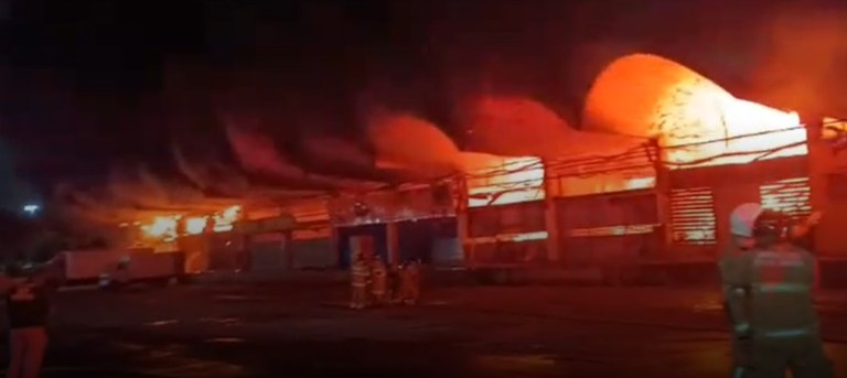 O Corpo de Bombeiros mobilizou uma operação de grande porte, com 110 militares, 31 viaturas e 14 quartéis envolvidos