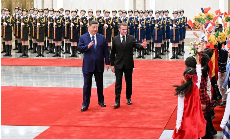 Xi  Jinping e Emmanuel Macron