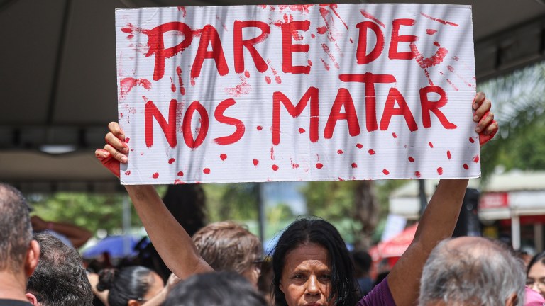 Manifestação contra violência de gênero