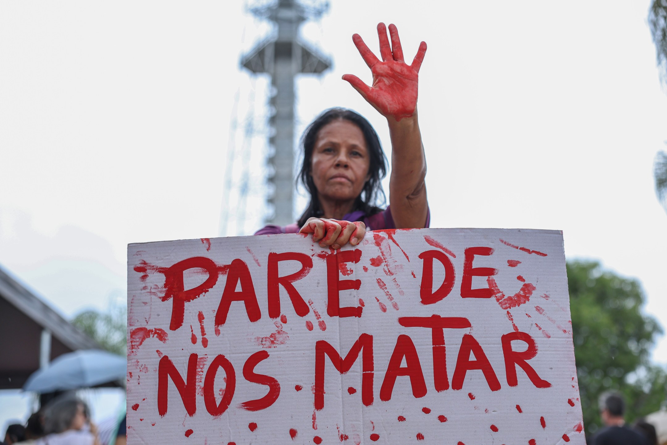 Brasília (DF) - 07/12/2025 - O Levante Mulheres Vivas realiza ato na área central de Brasília para denunciar o feminicídio e todas formas de violência contra mulheres