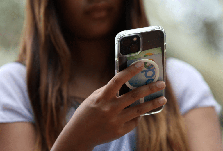 Adolescentes usam redes sociais