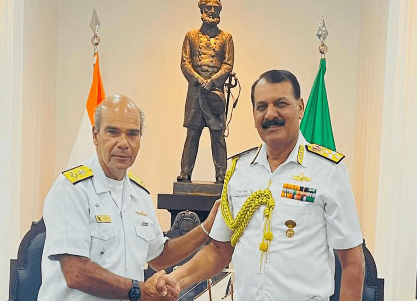 Marcos Olsen e Dinesh K. Tripathi