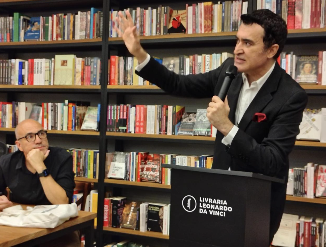 Alysson Mascaro no lançamento de Crítica do Cancelamento