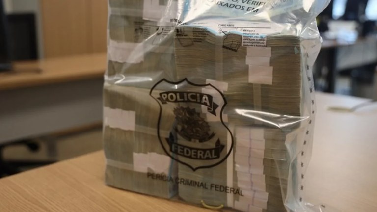 Dinheiro vivo apreendido em operação da PF