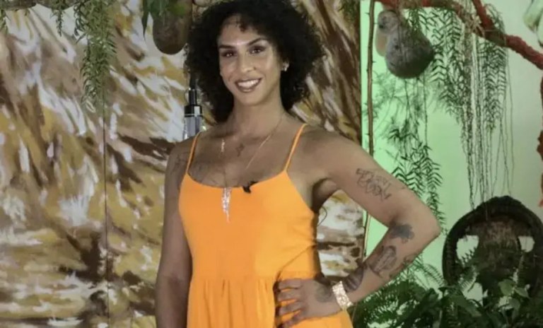 A cantora e atriz Linn da Quebrada é uma das modelos da marca agênero ”Fala”