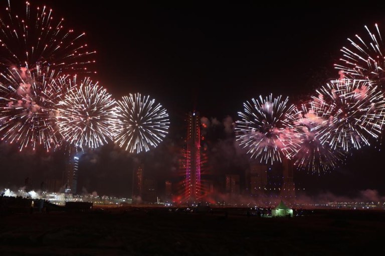 Nova capital administrativa do Egito comemora Ano Novo com grande festa no Distrito Comercial Central construído pela China