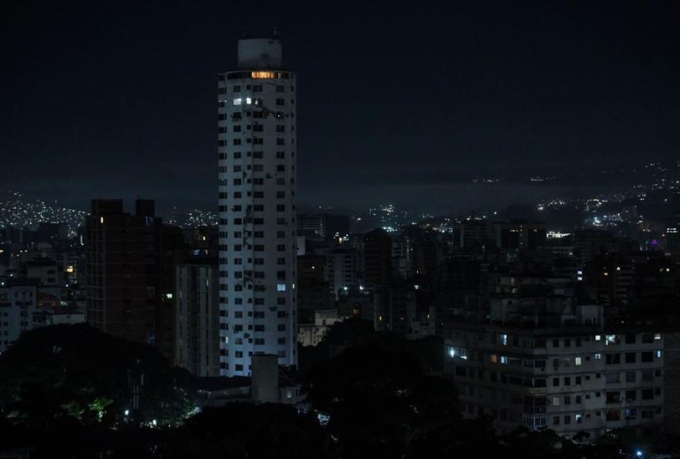 EUA lançam ataques contra a Venezuela, gerando ampla condenação