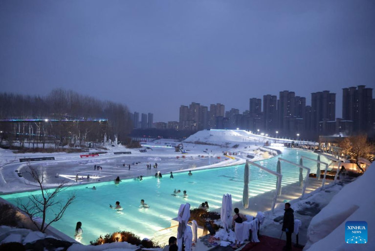 Cidade chinesa de Shenyang alia atividades de gelo e neve a fontes termais