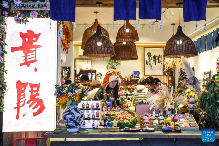 Cidade chinesa de Guiyang renova zonas comerciais tradicionais para incentivar consumo