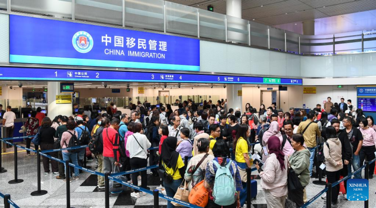 Província chinesa de Hainan registra mais de 310 mil entradas e saídas desde o início das operações alfandegárias especiais