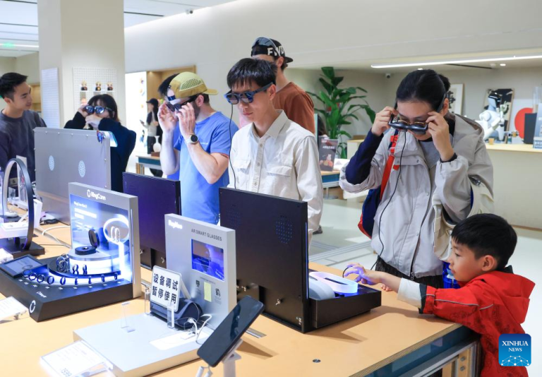 Cidade chinesa de Shenzhen leva tecnologia de ponta aos consumidores através de novos cenários de varejo