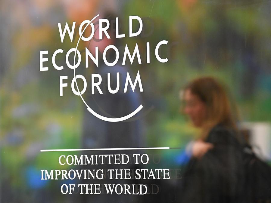 Fórum de Davos 2026 pede diálogo em meio a riscos globais crescentes e desaceleração do crescimento