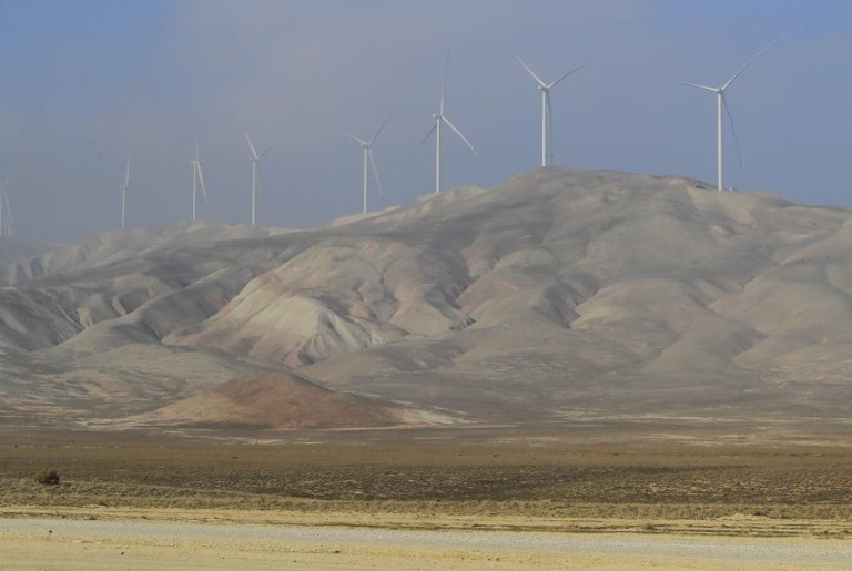 Destaque: Parque eólico construído na China impulsiona energia limpa no Azerbaijão