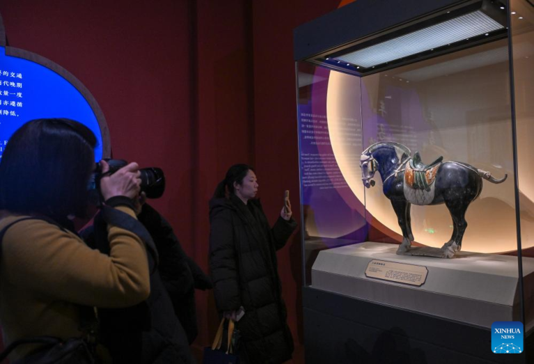 Exposição alusiva ao Ano do Cavalo, do zodíaco chinês, será inaugurada em Beijing
