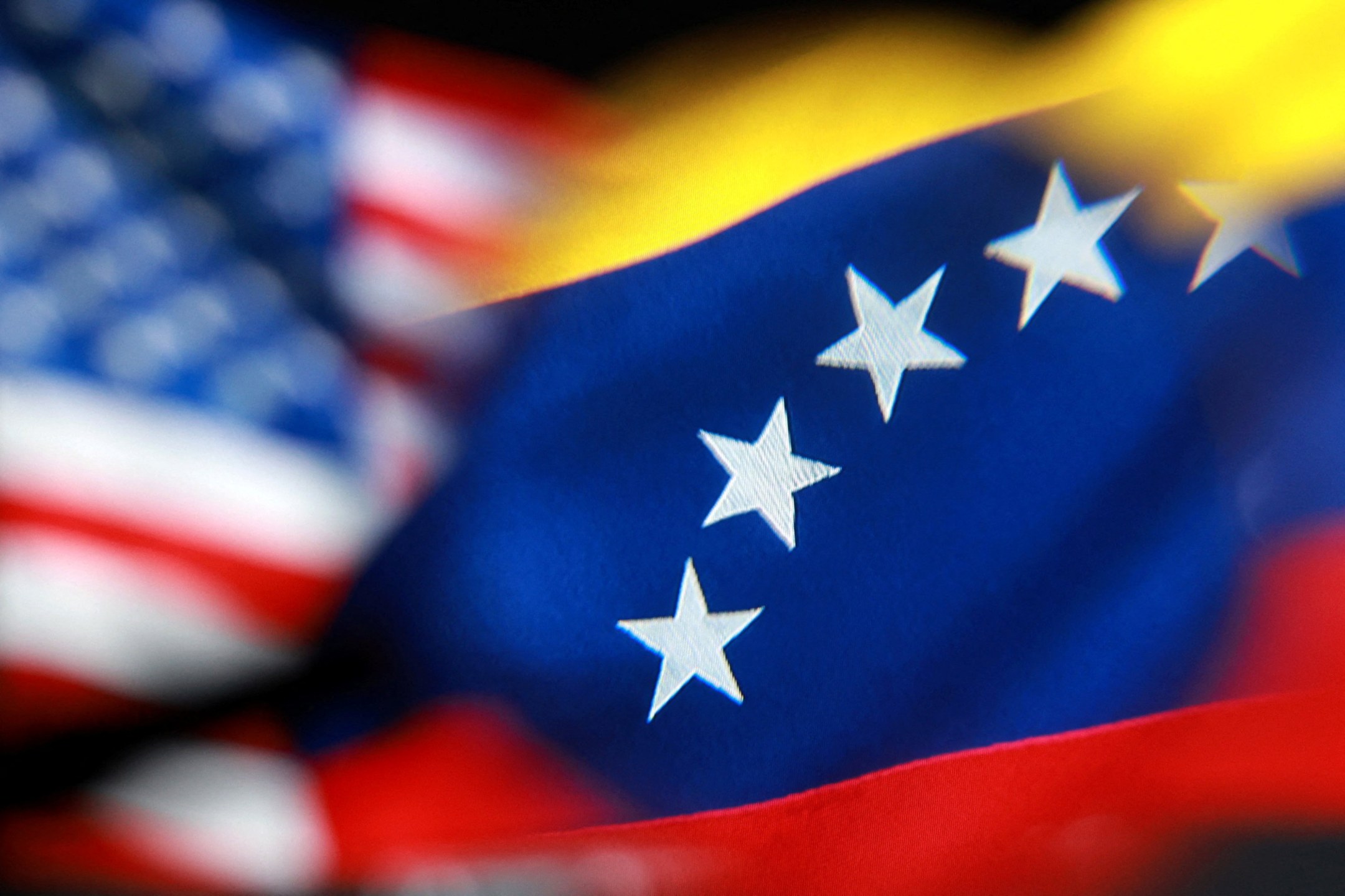 Bandeiras dos EUA e da Venezuela em ilustração