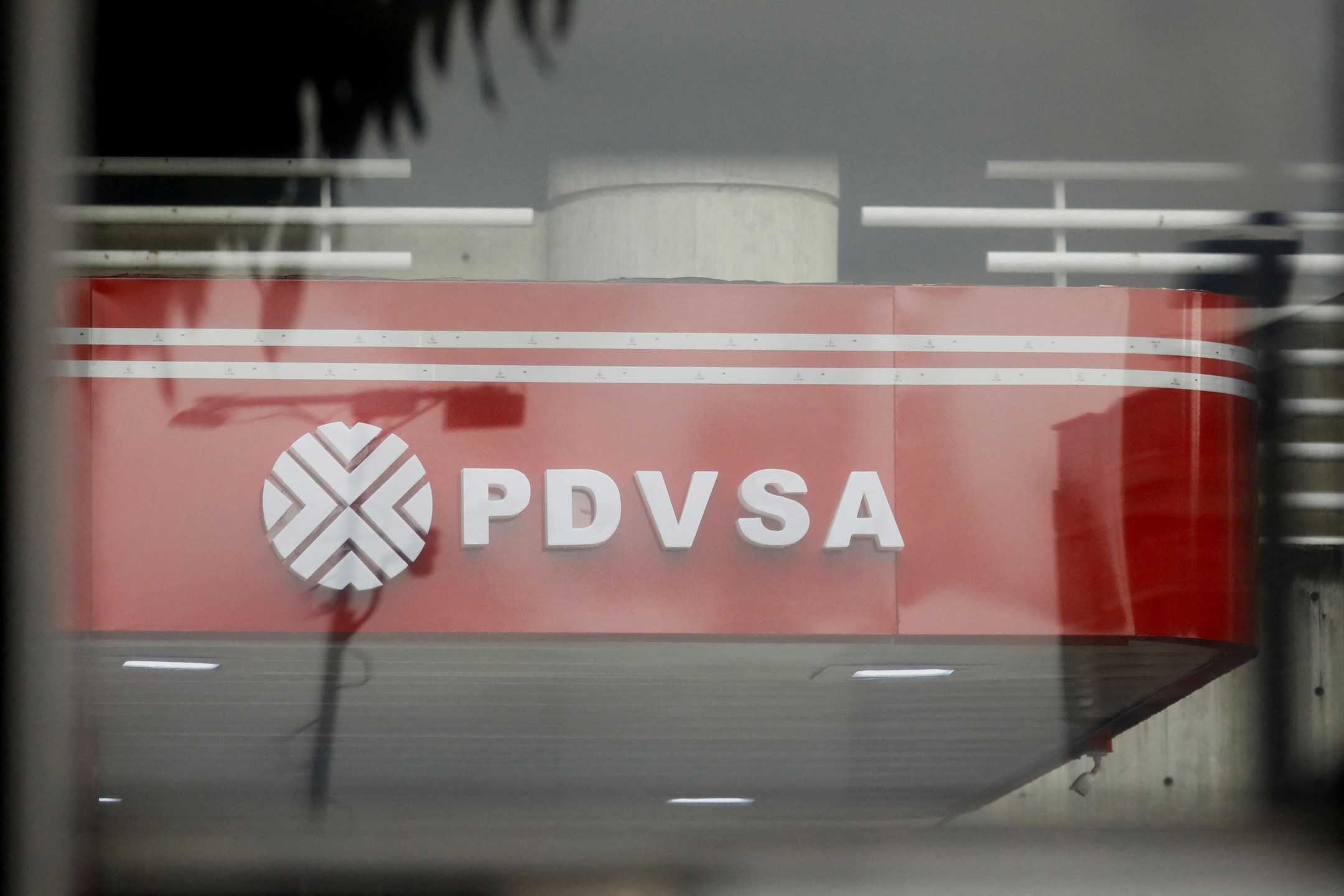 Logo da PDVSA em Caracas, na Venezuela - 14/05/2025