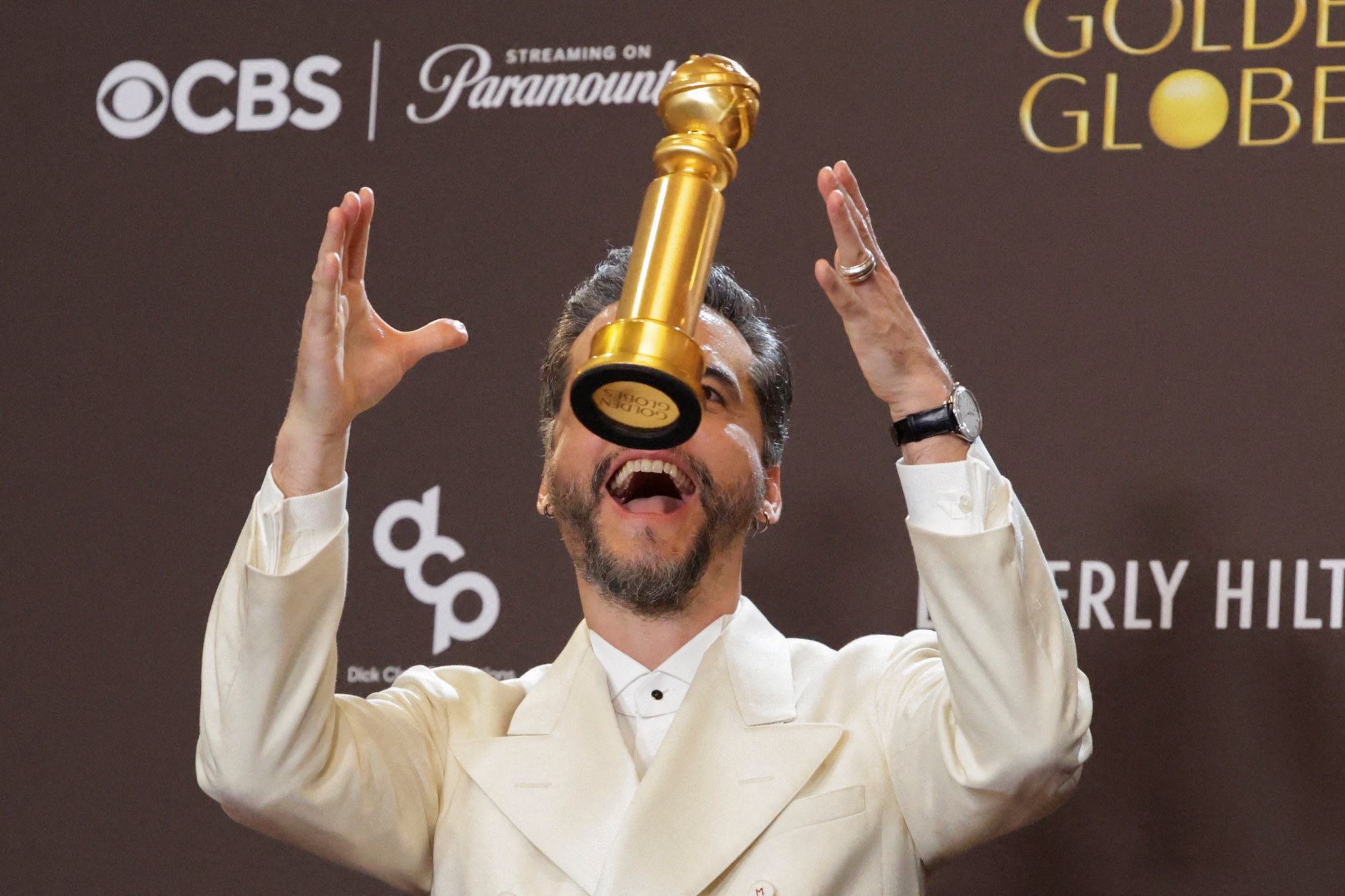 O ator Wagner Moura com Globo de Ouro de melhor ator de drama - 11/01/2026