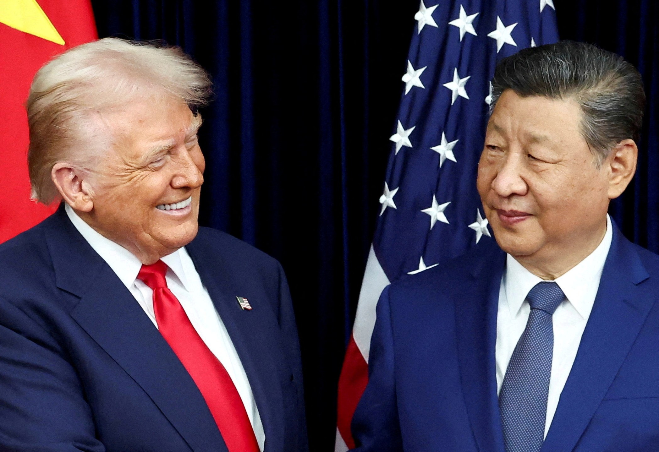 Os presidentes dos EUA, Donald Trump, e da China, Xi Jinping, durante reunião na Coreia do Sul - 30/09/2025