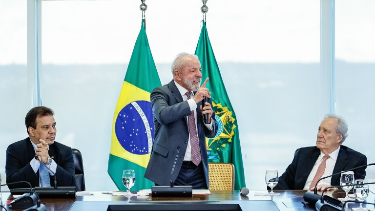 Presidente Lula durante transmissão de cargo para o novo ministro da Justiça e Segurança Pública, Wellington César Lima e Silva