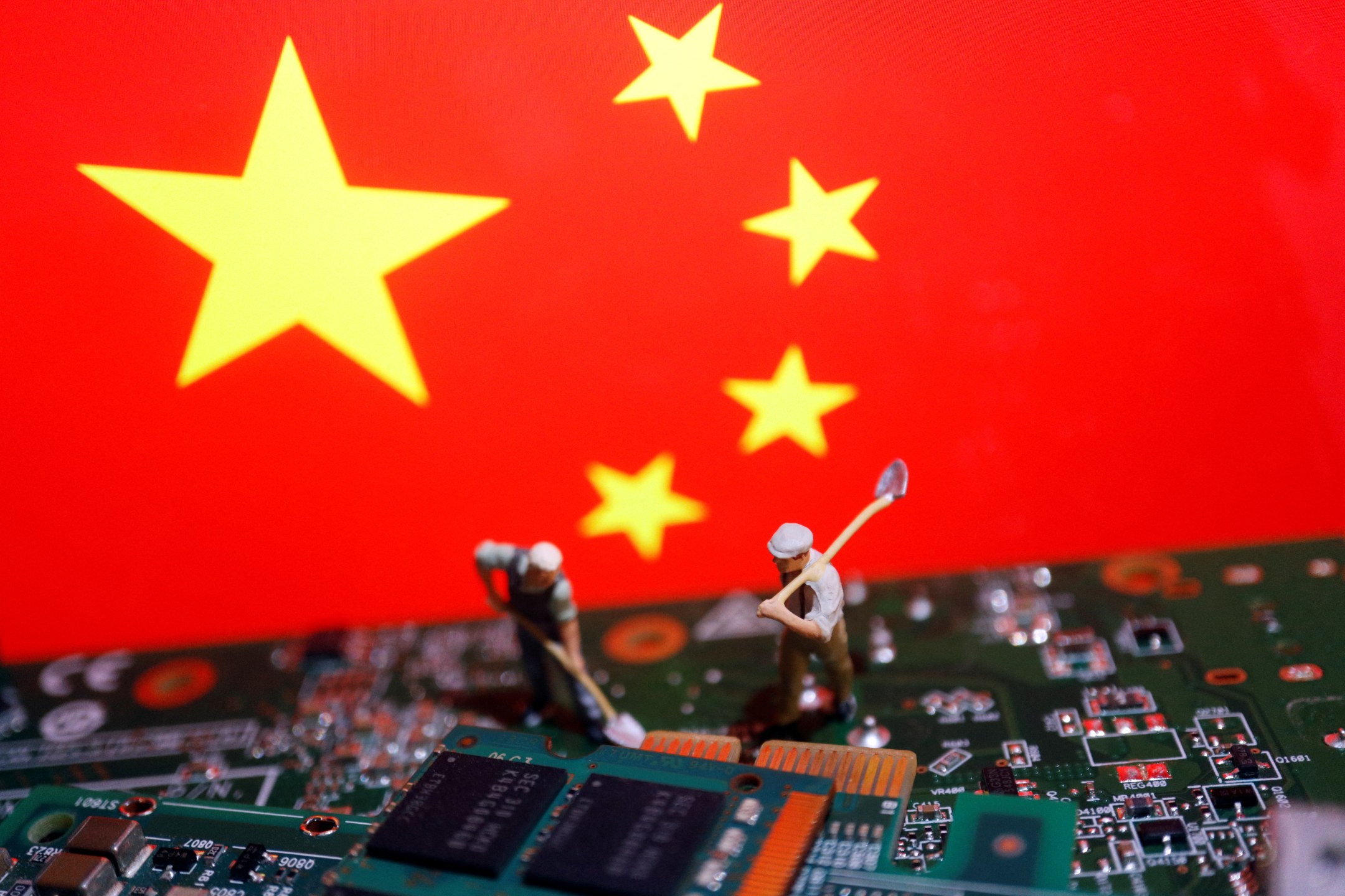Ilustração com chips semicondutores e bandeira chinesa - 5/7/2023