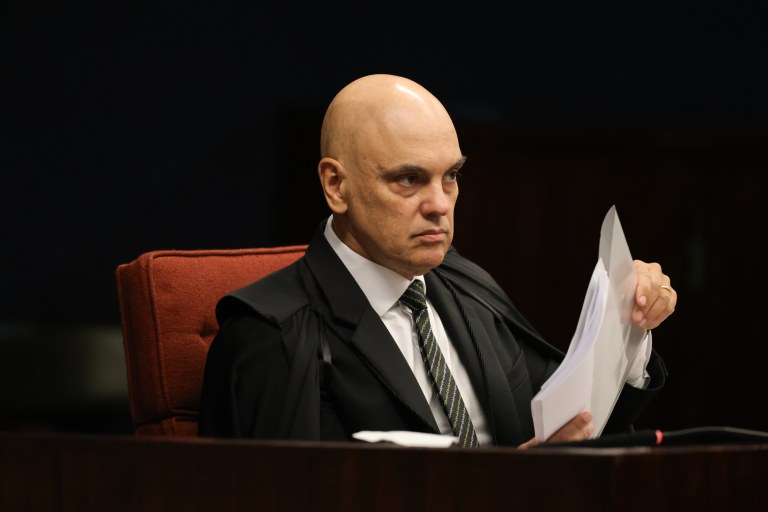 Brasília (DF) - 10/09/2025 - O ministro Alexandre de Moraes, na Primeira Turma do Supremo Tribunal Federal (STF), no quarto dia do julgamento dos réus do Núcleo 1 da trama golpista, formado pelo ex-presidente Jair Bolsonaro e mais sete aliados.