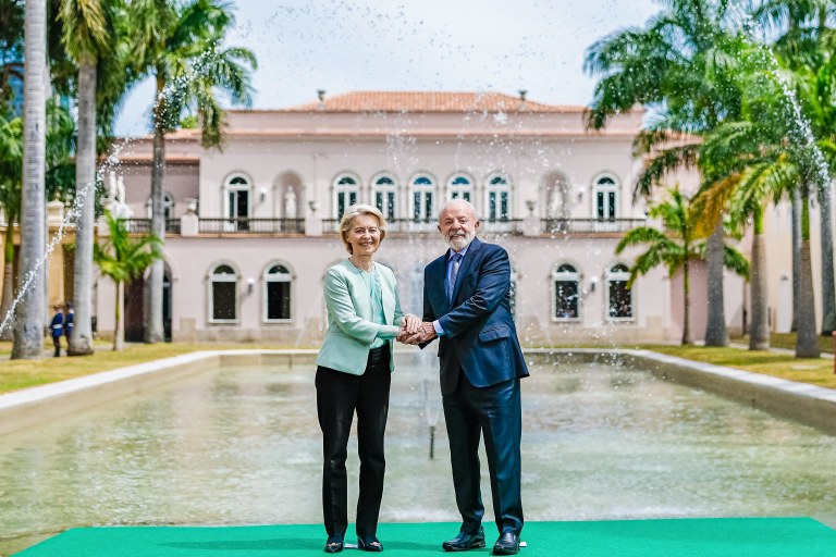 Presidente Lula durante reunião com a presidenta da Comissão Europeia, Ursula von der Leyen, no Palácio do Itamaraty