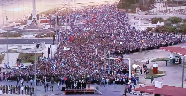Marcha em homenagem aos 32 combatentes cubanos mortos na Venezuela