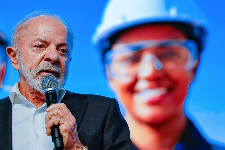 Presidente da República, Luiz Inácio Lula da Silva, durante cerimônia de assinatura de contratos para construção de navios gaseiros, empurradores e barcaças. Rio Grande (RS) - Brasil