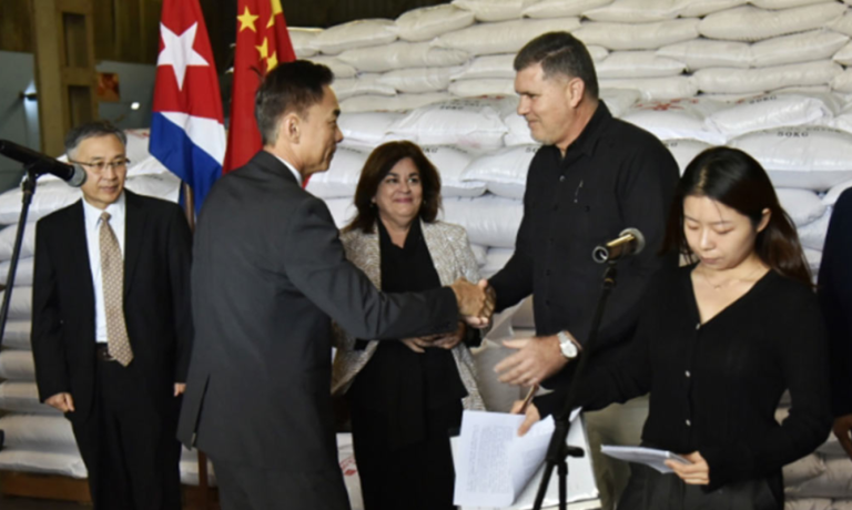 China faz doação alimentar a Cuba