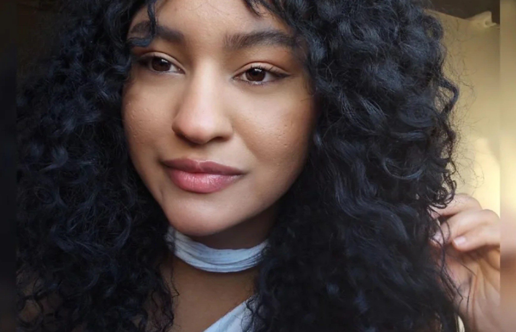 Marcela Camilly Alves da Silva (foto em destaque), de 22 anos, “parecia ter prazer” ao assistir aos crimes.