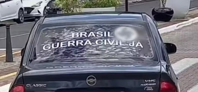 Veículo com adesivo de suástica levou à prisão em Araranguá, no sul do estado