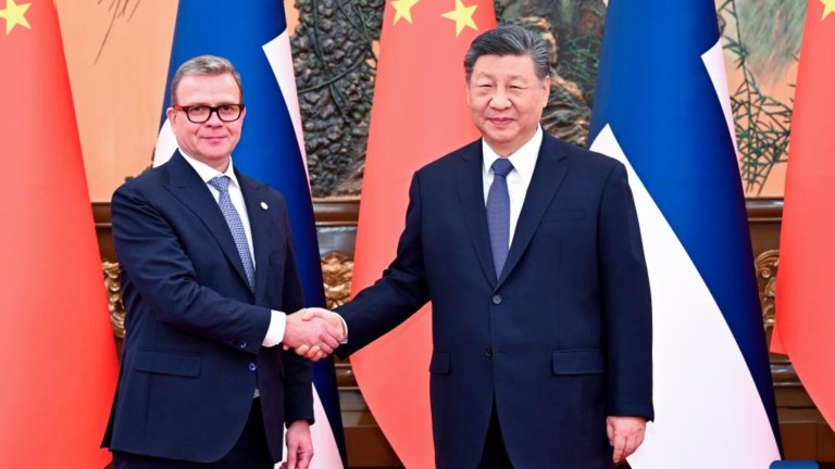 Petteri Orpo e Xi Jinping