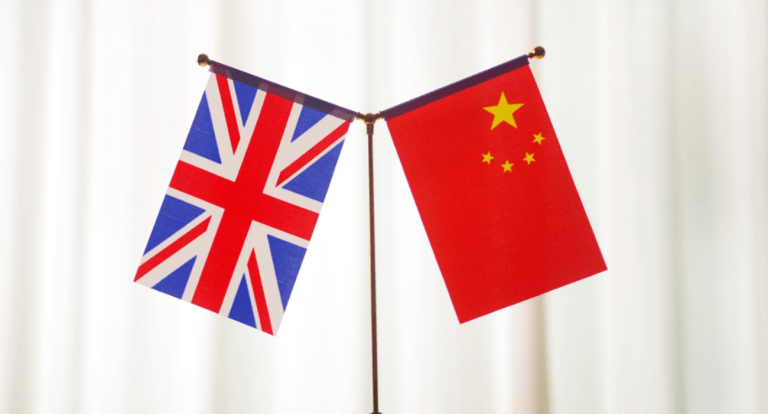 Bandeiras do Reino Unido e da China