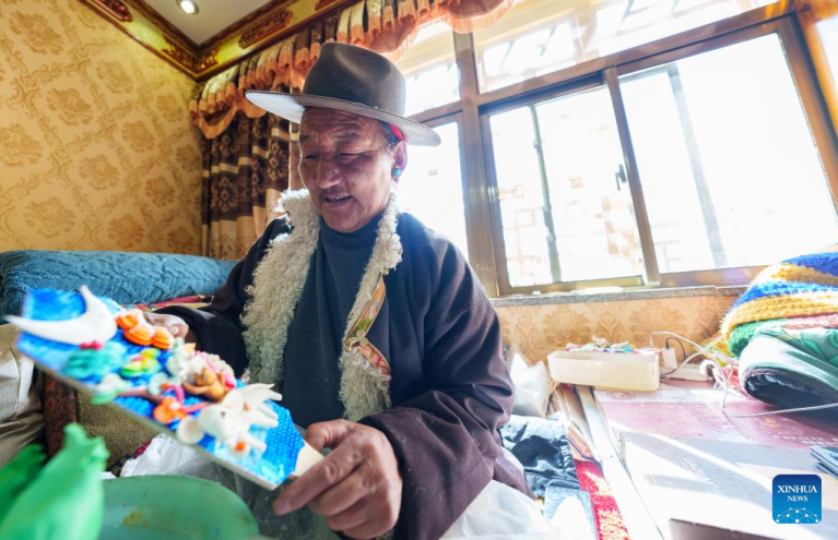 Esculturas de manteiga ganham popularidade em Lhasa antes do Ano Novo Tibetano