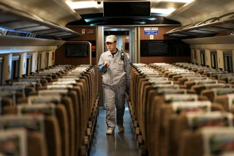 (Multimídia) China prevê mais de 285 milhões de viagens inter-regionais no primeiro dia do feriado da Festa da Primavera