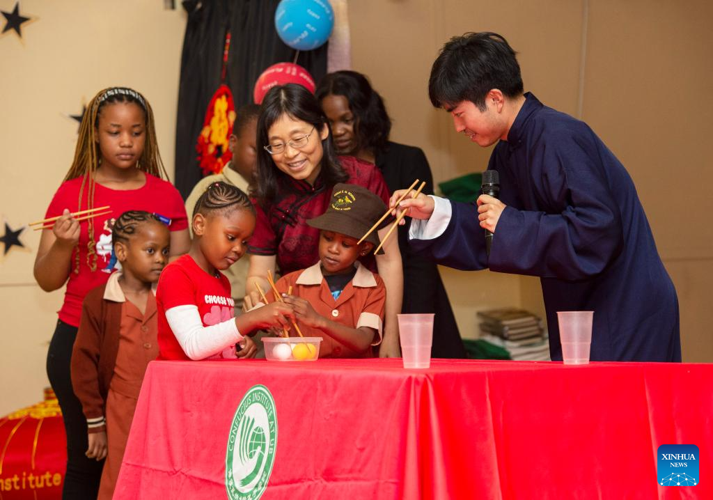 Comemoração da Festa da Primavera Chinesa promove intercâmbio cultural em Botsuana