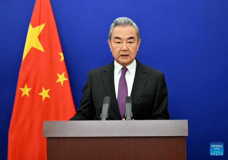 China está pronta para trabalhar com todos os países para melhorar governança global dos direitos humanos, diz chanceler chinês