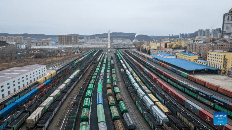 Corredor leste do serviço de trens de carga China-Europa registra mais de 1.000 viagens em 2026