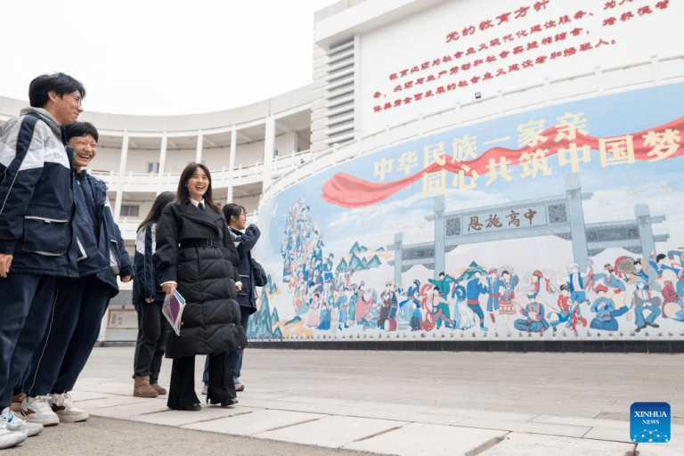 Zhang Zhongli, deputada da APN: 16 anos de compromisso com a educação
