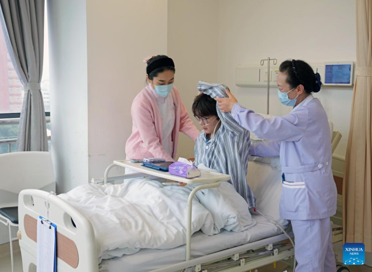 Hospital em Shanghai testa internação "sem acompanhante" para aliviar carga das famílias de pacientes