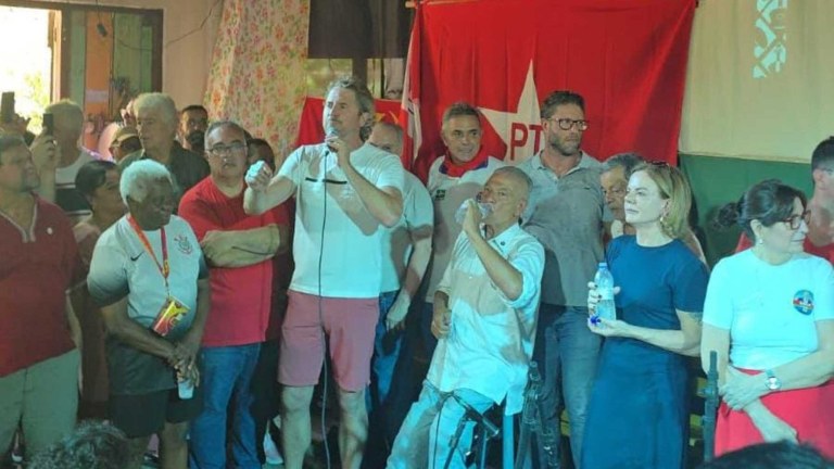 Encontro Caiçara na Ilha dos Valadares, em Paranaguá (PR)