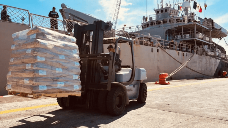 Navio mexicano leva ajuda humanitária a Cuba